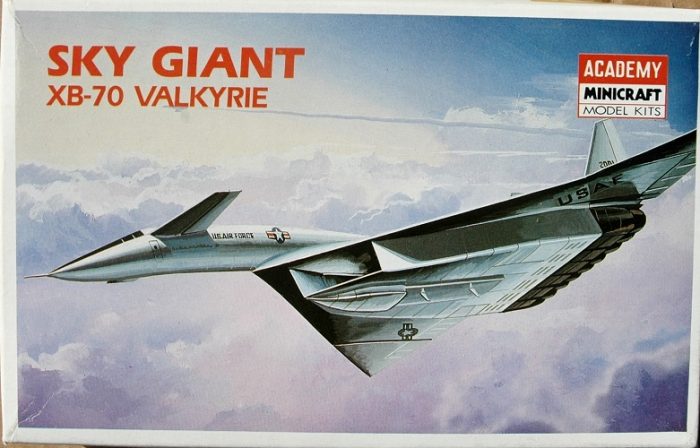 ACADEMY MINICRAFT SKY GIANT XB-70 VALKYRIE