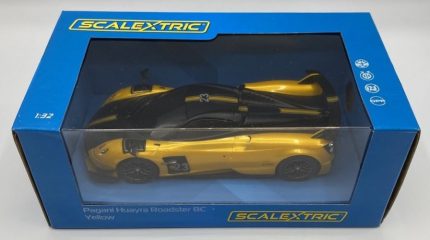SCALEXTRIC C4212 PAGANI HUAYRA ROADSTER BC YELLOW