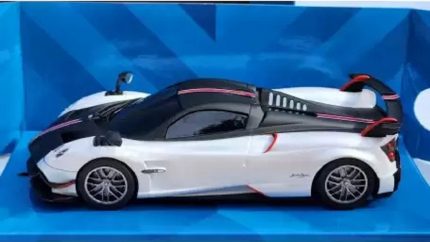 SCALEXTRIC C4399 PAGANI HUAYRA BC ROADSTER METALLIC PEARL WHITE